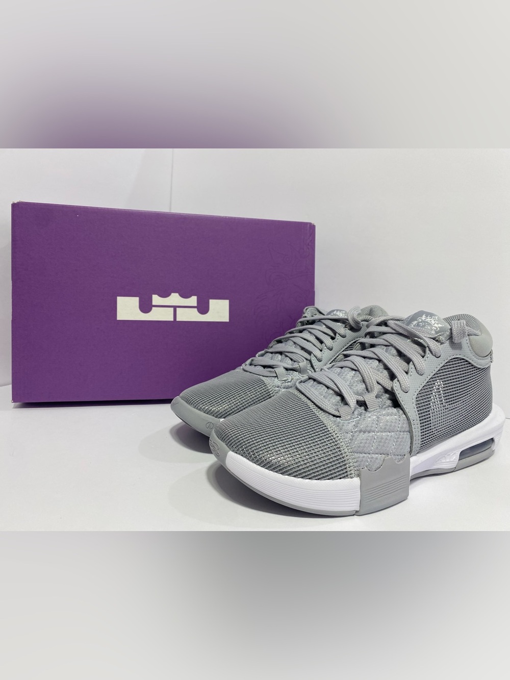 Nike LeBron Witness 8 TB "Wolf Grey" basketball sneakers Size Women’s 7 / Mens 5